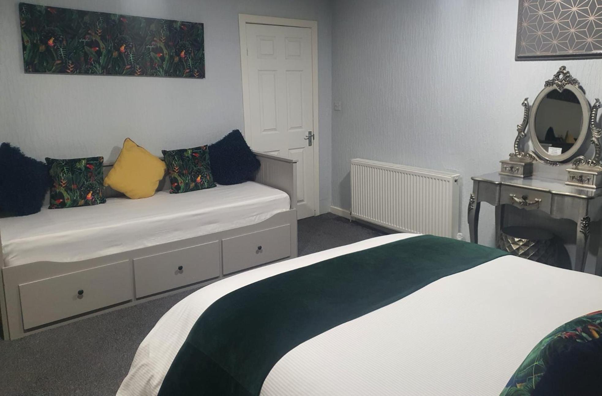 Saphire Glasgow Apartments Giffnock Extérieur photo